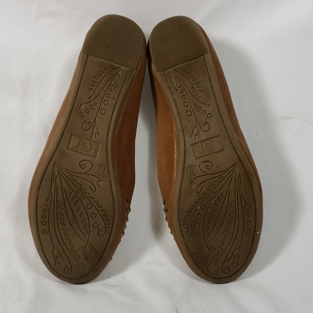 Shoes - Picture 3 of 4